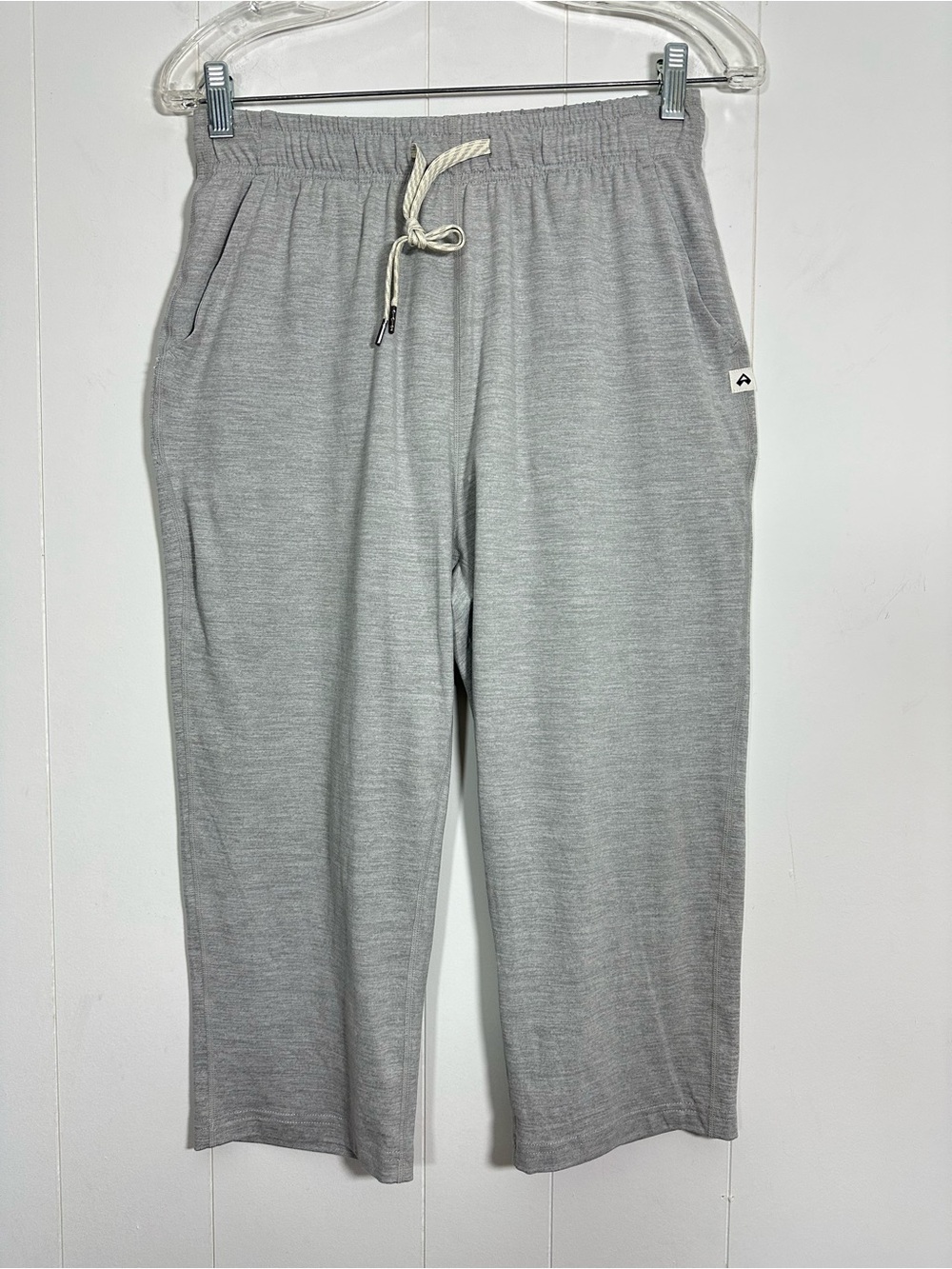 NWT Pioneer Camp Sz Medium M Women's Supsoft Knit Grap Cropped Capri Gray Pants